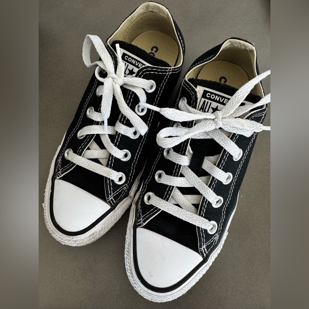 Converse Black Low Top W6 / M4